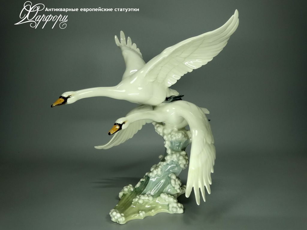 Купить фарфоровые статуэтки Hutschenreuther, Летящие лебеди, Германия